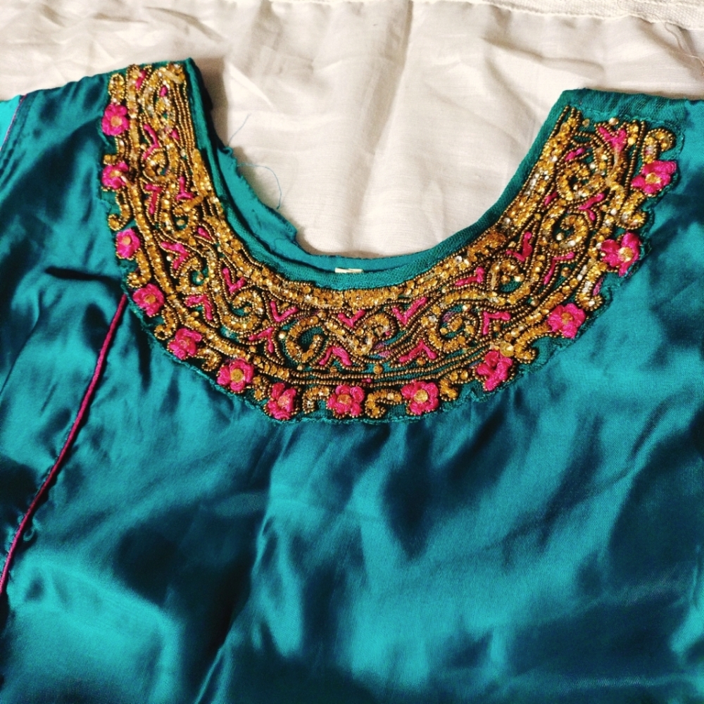 Silk suit - Picture 8 of 10